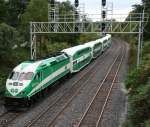 Local train Go Transit MP40PH-3C 613 towards Hamilton on 30.09.2009 at Snake (Burlington).