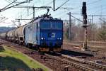 On 10 April 2014 CD Cargo 372 008 hauls a tank train through Pirna and is photographed from the platform wit a bit of zoom.