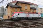 ORLEN took over UniPetrol a few years ago, but still gives room to the overtaken company, as is evident in the passing by of 383 071 at Usti nad Labem hl.n.
