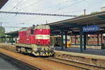 On 29 May 2012 CD 742 113 runs light through Pardubice.