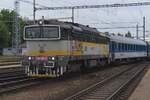 CD 754 018 enters Jihlava on a grey 28 May 2025 with a fast train from Brno.