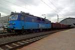 One of the rare freights passing through Praha hl.n.
