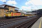 RegioJet 162 112 shunts a fast train into Usti nad Labem hl.n. on 10 June 2022.