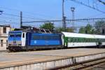 On a sunny 6 May 2011, CD 362 116 enters Praha hl.n.