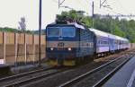 Trick shot at Tynec-nad-Laben on 30 May 2012: CD 362 173 hauls an R-train from Prerov between sunshine and shadow.