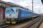 CD 362 111 calls at Praha hl.n. on 8 May 2016.