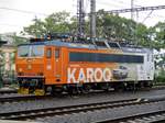 CD 362 169 advertises for the Skoda Karoq car at Praha hl.n. on 16 May 2018.