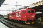 RELAY is promoted by CD 363 033 in Brno hl.n. on a rainy 22 May 2008.