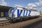 CD/VUZ 193 902 runs light through Praha hl.n.