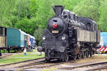 Ex-CSD 354 195 stands on 13 May 2012 in the railway museum of Luzna u Rakovnika. De numer 354 gives some characteristics of the type of loco, whe the firt n umber denotes the driving axles (3), the second the maximum speed parted by 10 and subsequent minus 3 (80 km/h; 80:10=8, subsequent 8-3=5 and you get the second number of the class) and the thrid number the axle weight minus 10 (14 tonnes pro axle). In this number scheme, many different classes carry the same number, only to be told from one another by a rather complex subnumbering). 