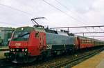 DSB 3002 'NIELS BOHR' stands with peak hour stock at Roskilde on the evening of 22 May 2004.
