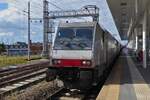Akiem locomotive 483 308 rushes through Ferrara station with its freight train. May 8th, 2025