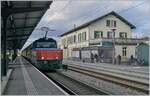 The SBB Cargo shunting locomotive Eem 923 012-9 leaves Zofingne station with its freight train, which it had previously shunted for a long time.

December 6, 2024