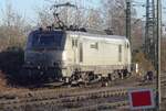 Akiem 37019 runs round through Emmerich station on 14 December 2022.