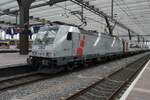 Ex-NS 186 002/2852 staat met een EC-Benelux op Rotterdam Centraal op 27 april 2026.