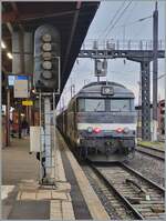 The elegant diesel locomotive is in Strasbourg and is waiting to depart with its TER 831830 (from 5:01 p.m.) to Saint-Dié-des-Vosges (at 6:50 p.m.).