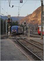 Die SNCF X 73000 TER verkehren leider nur zweimal am Tag von Vallorbe nach Frasne; im Bild verl�sst der SNCF X 73657 als TER 18136 nach Frasne den Bahnhof von Vallorbe.