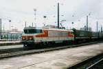 How's that! Scanned picture of SNCF TEE/En Voyages 15009 hauling a container train through Metz on 28 July 1999.