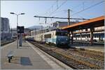 The SNCF BB 22214 with his TER in Chambéry-Challes-les-Eaux.