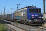 Once in haulage of crack trains, SNCF Nez-Cassé locomotives are now in the twilight of their years and relegated to more mundae tasks, like 22263 with an TER to Selestat leaving Strasbourg on 24