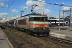 SNCF 22333 awaits departure at Paris-Bercy on 17 September 2021. She wil not depart imediately, since both the DC (front, inwards folding) and AC (back, outward folding) current pantographes have been raised.