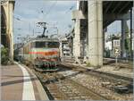 In Nice, the BB 22352 is coupled to a train bound for Italy.

April 24, 2009