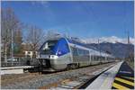 The Z 27 742 on the way to Bellegarde by his stpo in St Pierre en Faucigny.