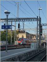 A SNCF Z 31500 M Coradia Polyvalent régional tricourant is the Léman Express that is incomming at the Genvea Station. 

02.08.2021