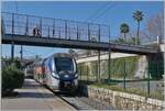 De SNCF Z 55526 komt aan op station Antibes. 

27 maart 2025