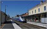 The TGV 6501 from Paris to Evian is arriving at Thonon.