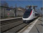 The inoui TGV 803 is arriving in Chambéry-Challes-Les-Eaux. 

22.03.2022 