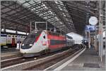 The next day the snow is almost gone again and the TGV Lyria (Rame 4719) is waiting in the large Lausanne station hall to depart for Paris Gare de Lyon.