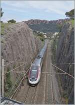 Poco prima di Agay, questi due convogli TGV si dirigono verso Nice-Ville.

24 marzo 2025