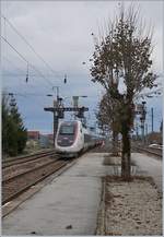 The TGV 4411 from Paris to Lausanne is leaving Frasne.