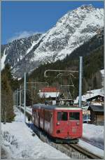 The Beh 4/4 N 42 with his Bt is coming from the  Mer de Glace   and approaching The Chamonix M-C Station.
12.03.2009