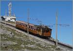 After the Chemin de Fer de la Rhune He 2/2 took the guests to the summit with the first train of the day, the train now returns empty to the valley.