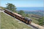 Francia ofrece no solo trenes rápidos sino también muy acogedores: Poco después de la estación cumbre La Rhune (905 m sobre el nivel del mar), el Chemin de fer de la Rhune He 2/2,