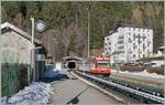 Der TMR BDeh 4/8 22 erreicht als TER 18914 von Vallorcine nach Saint-Gervais-Bains den Bahnhof von Montroc-Le-Planet. Der Triebwagen muss hier kurz auf den Gegenzug warten. 

26. Dezember 2025