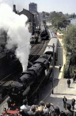 50 2988 ist greating the SNCF Mikado-steam engine at Rorschach habour, May 1st, 1980.