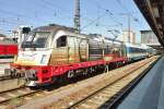 Arriva 183 001 still sports her jubilee colours celebrating 175 years of railways in Germany -which jubilee was already in 2010. Here she shines at München Hbf on 4 June 2015.