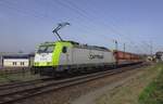 On 16 march 2022, CapTrain 186 154 hauls a coal train through Venlo Vierpaardjes into Germany.