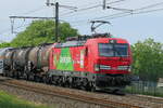 DB Cargo 193 300 Siemens Vectron  Das ist grün  livery with a tank train from the Antwerp port on route to Germany. 14-05-2025
