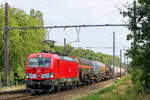 La DB Cargo 193 379 con un treno di cisterne corto dalla Germania al porto di Anversa. Siemens Vectron MS costruita nel 2019 con numero di costruzione 22639. Linea 27A presso l'aeroporto di Anversa. 07-08-2026