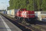 On 22 September 2021 RheinCargo/HGK DE86 hauls the EKOL intermodal train through Köln Süd.