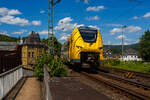 The two-part hybrid multiple unit SIEMENS Mireo Plus B, 563 902 / 563 802 (94 80 0563 902-6 D-HEB / 94 80 0563 802-8 D-HEB) of HLB (Hessische Landesbahn GmbH), operating as RB 90 'Westerwald-Sieg-Bahn' (Siegen - Betzdorf/Sieg – Au/Sieg –  ...
