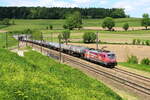 Locomotive 186 383 from HSL hauling a tankerer train is passing in Hindel, 17/5/2025.