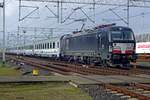 An acute shortage of engines Class 5 370/EU44 -four out of ten out of action- forced PKPIC to rent some Vectrons, like X4E-622, for the Berlin-Warszawa Express, entering Rzepin on 25 February 2020.