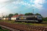 R4C 185 563 hauls an intermodal through Grosskorbetha on 29 May 2010.