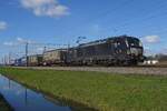 SBBCI X4E-662 hauls an intermodal train through Valburg on the Betuweroute freight artery on 15 March 2023.