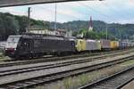 TX Log 189 110  quits Kufstein with an intermodal train toward Italy via the Brenner Pass on 3 May 2015.